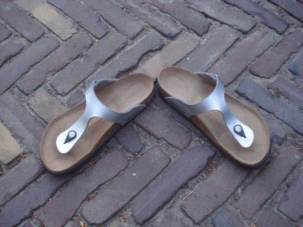 BIRKENSTOCK GIZEH ZILVER 40 NU GRATIS VERZENDING PER POST, Kleding | Dames, Schoenen, Slippers, Overige kleuren, Verzenden, Nieuw