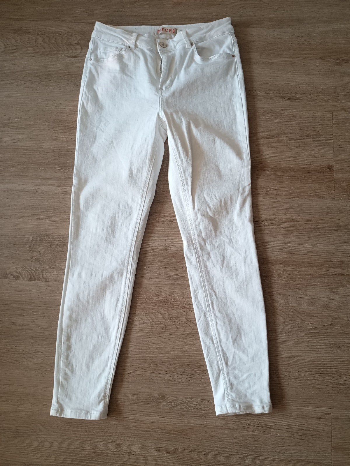Witte katoenen broek van Pieces, Maat 38/40 (M), Wit, Ophalen of Verzenden, Lang