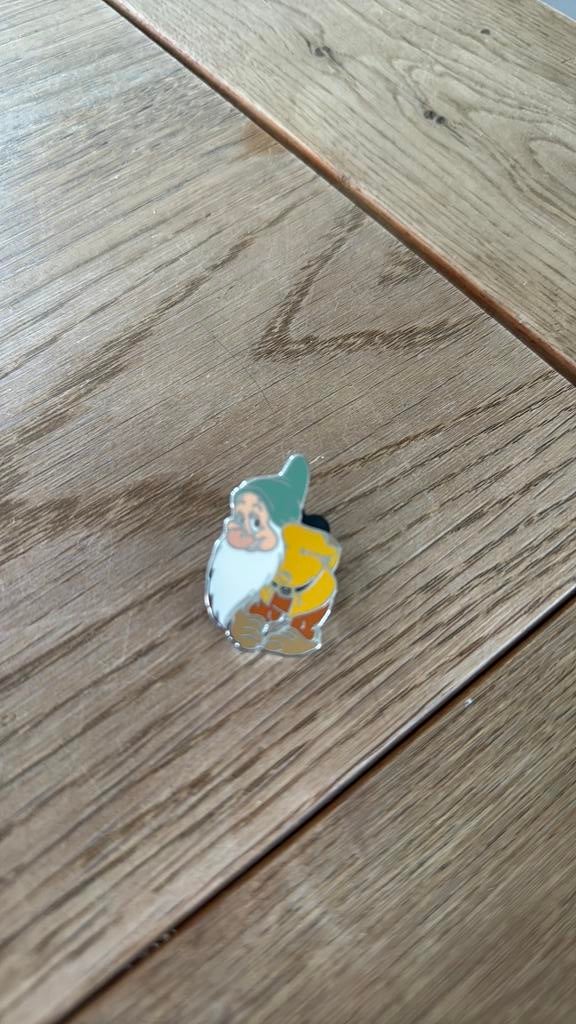 Disney bloosje pin, Verzamelen, Disney, Ophalen of Verzenden, Overige figuren, Overige typen