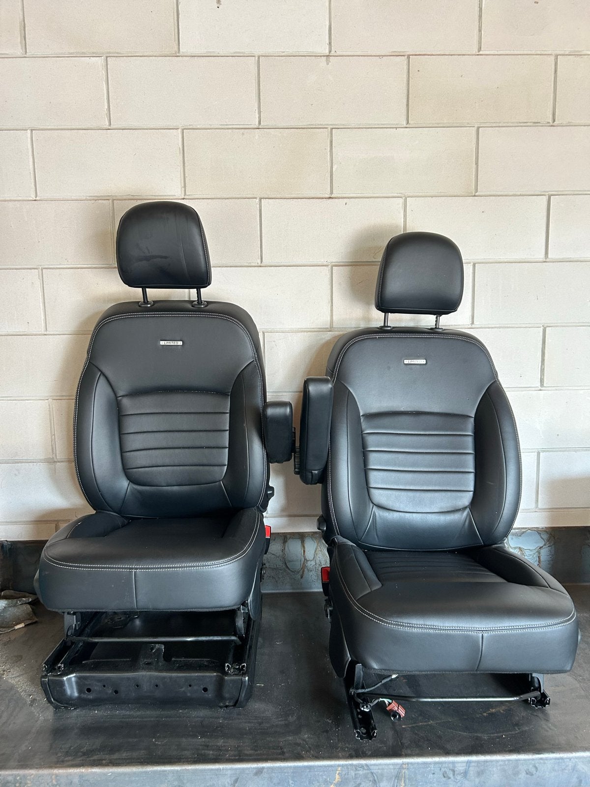 Leren stoelen Renault Trafic Limited Edition bj 2019, Ophalen, Gebruikt, Renault