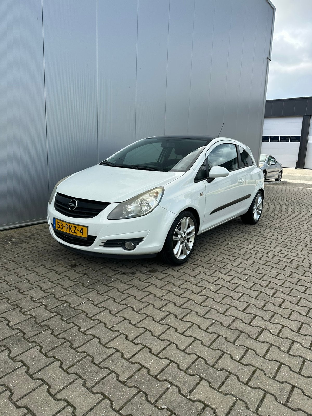 Opel Corsa 1.4 16V 3D 2011 Wit *Nap auto *boekjes, Voorwielaandrijving, 40 €/maand, 1398 cc, 4 cilinders