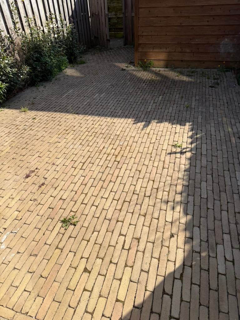 Per direct weg: Klinkers uit het Vondelpark zelf verwijderen, Tuin en Terras, Ophalen, Zo goed als nieuw, Beton, Klinkers