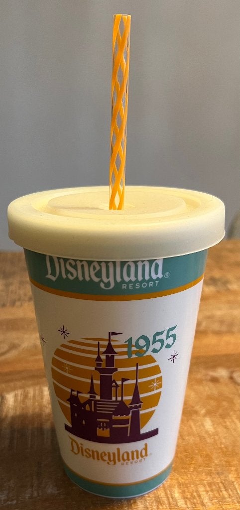 Disneyland Resort 1955 collectible Cup met Rietje, Ophalen of Verzenden, Overige figuren, Nieuw, Overige typen