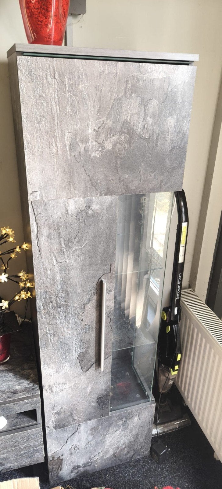 Moderne TV-meubel en vitrinekast in leisteenlook, Ophalen, Gebruikt, 100 tot 150 cm, 150 tot 200 cm