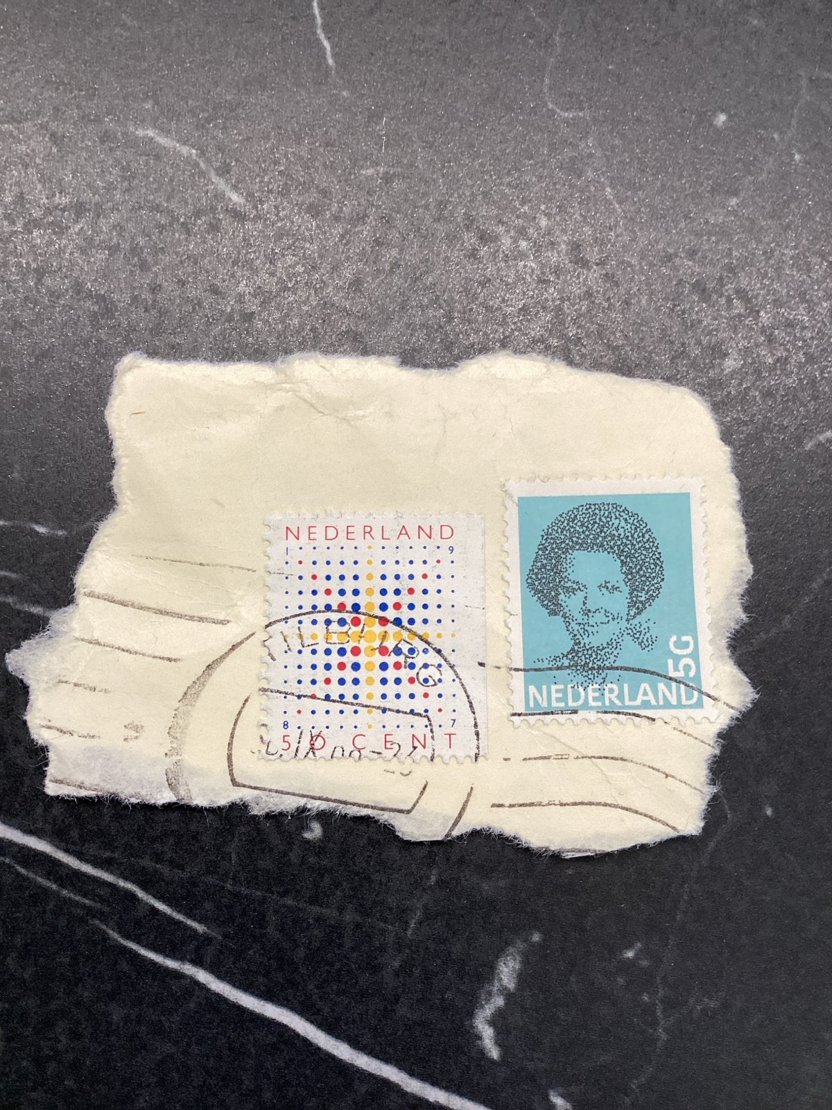 Twee gestempelde postzegels Nederland Tilburg, Postzegels en Munten, Ophalen of Verzenden, Na 1940, Gestempeld