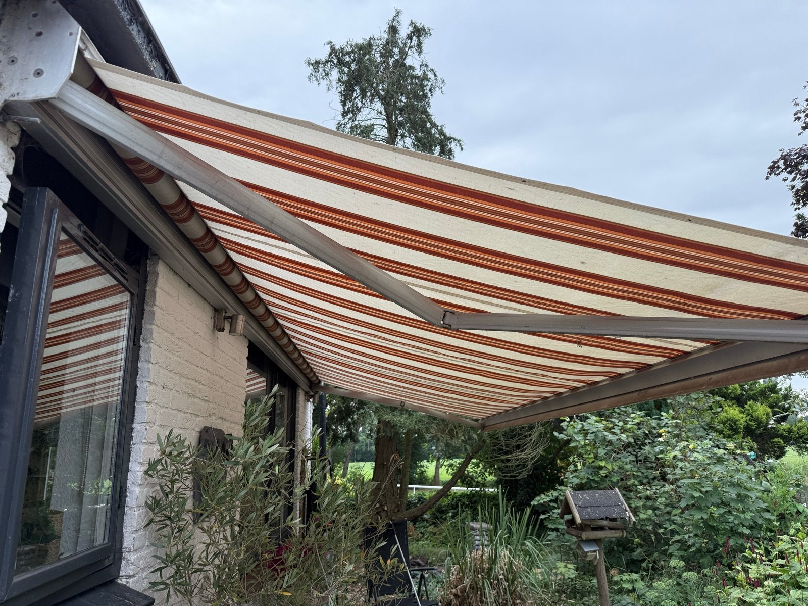 550cm brede knikarm zonnescherm met aluminium kap, Ophalen, Gebruikt, 450 cm of meer, Knikarmscherm