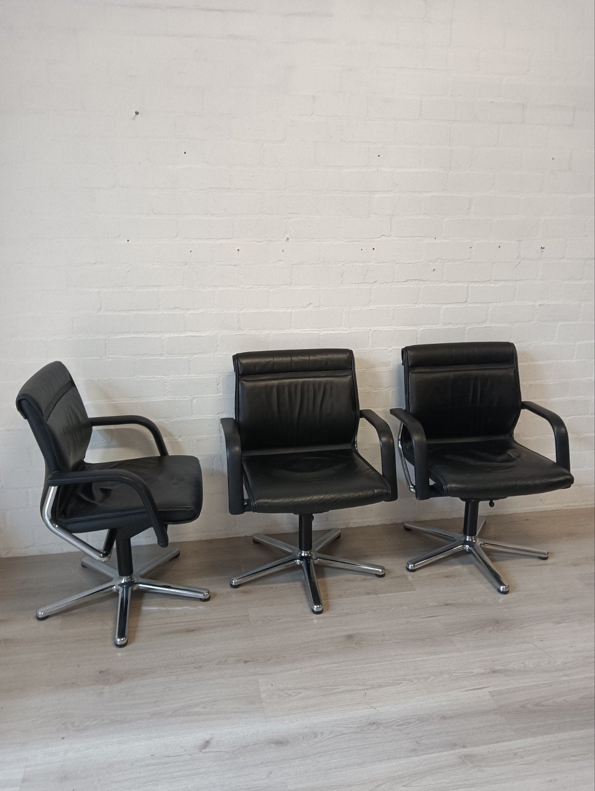 4 beschikbaar Wilkhahn bureaustoel - Zwart leer, ergonomisch, Huis en Inrichting, Ophalen, Gebruikt, Zwart, Bureaustoel