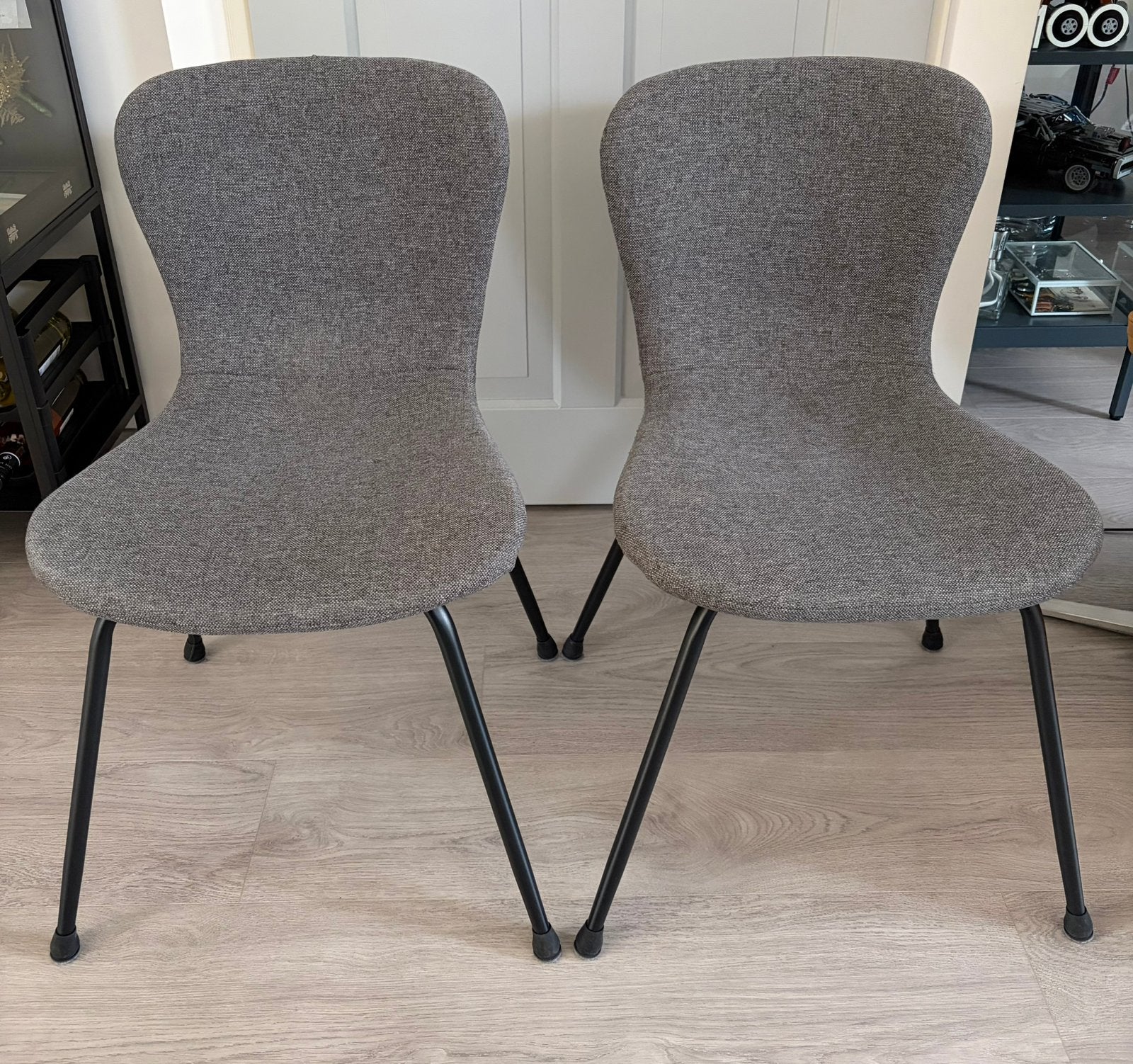 4 vt wonen kick grijze eetkamerstoelen, Ophalen, Gebruikt, Tijdloze elegantie, stoere touch, modern, Vier