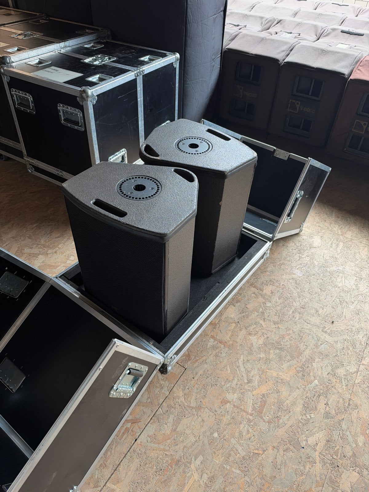 2x L-Acoustics 12XT in Flightcase (oude lak), Ophalen, Gebruikt