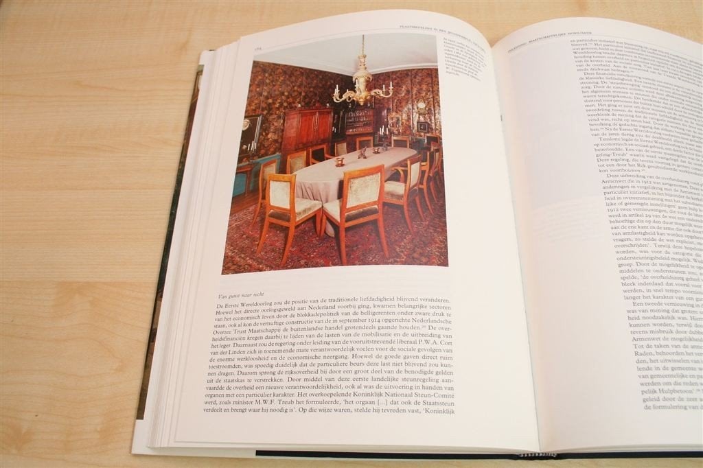 Utrechtse Burgerweeshuis [1813-1991] — Dagelijks Leven, Ophalen of Verzenden, Gelezen