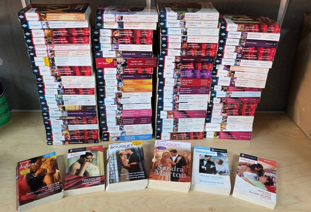 Megapartij! 80x Harlequin Bouquet & Intiem Pockets, Ophalen, Gelezen, Diverse auteurs, Nederland