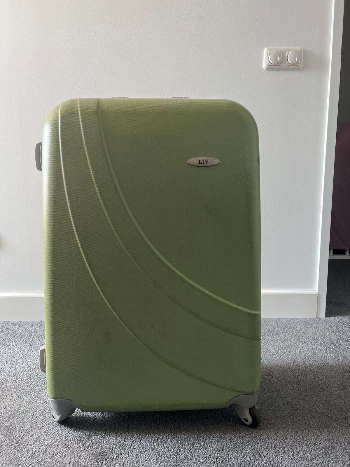 LIV Koffer - Groen - Handig en Ruim, Sieraden, Tassen en Uiterlijk, Koffers, Gebruikt, Hard kunststof, 35 tot 45 cm, Uitschuifbare handgreep