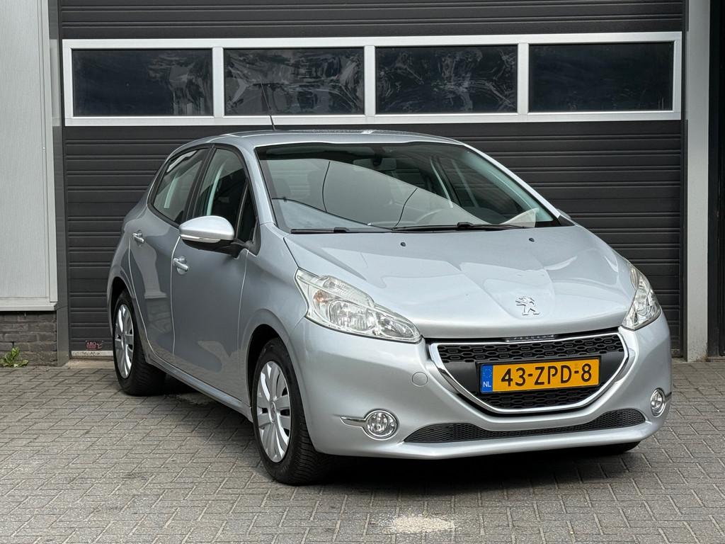 Peugeot 208 1.2 VTi Active Navi, Cruise, PDC, NAP, Voorwielaandrijving, Euro 5, Gebruikt, 31 €/maand