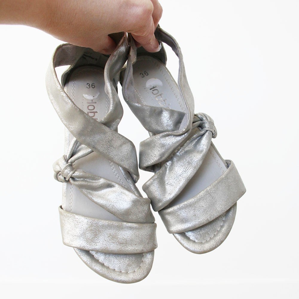 Mooie Zilver Leren Hobb's Sandalen -s13 (Maat 36) € 85,-, Hobb's, Overige kleuren, Zo goed als nieuw, Sandalen of Muiltjes
