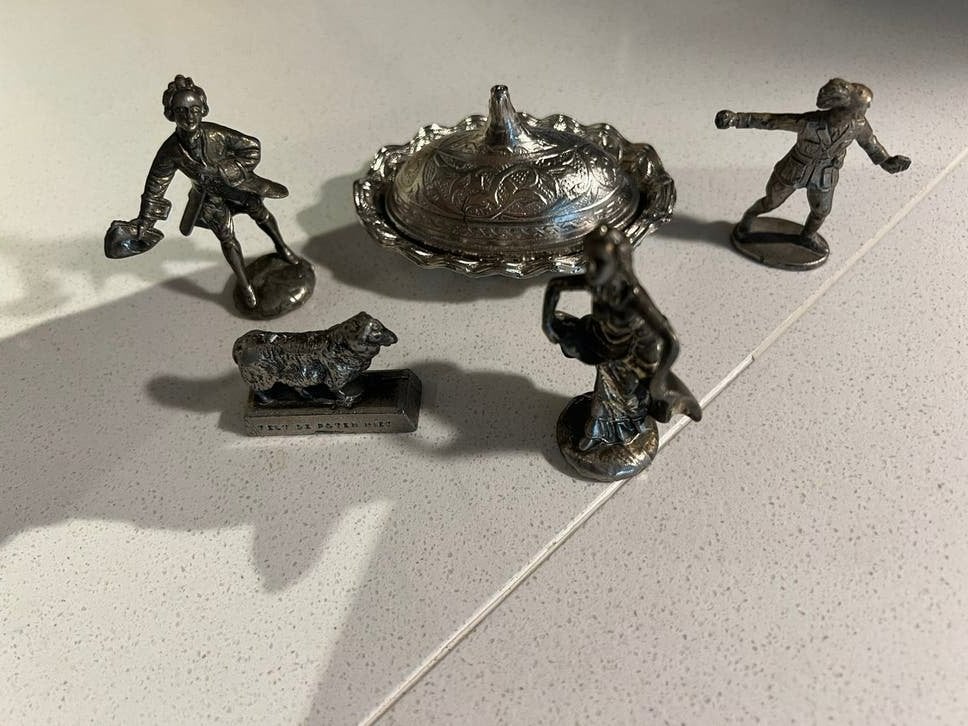 5 zilverkleurige miniaturen, oa 1 tinnen soldaatje, schaapje, Ophalen of Verzenden, Zo goed als nieuw, Overige typen