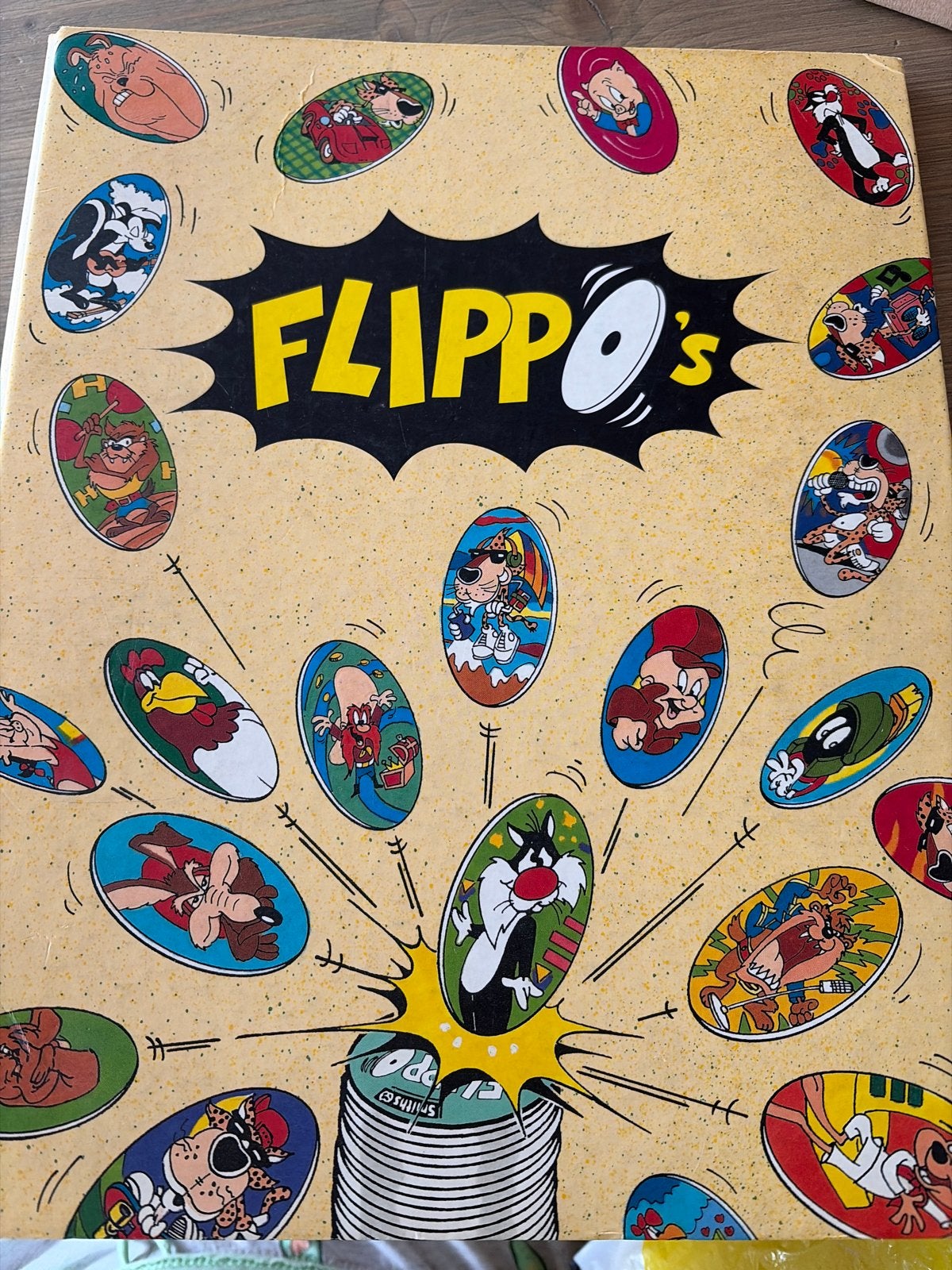 Flippo's verzamelmap met Looney Tunes en Chester Cheetos, Verzamelen, Flippo's, Ophalen of Verzenden, Looney Tunes, Verzameling