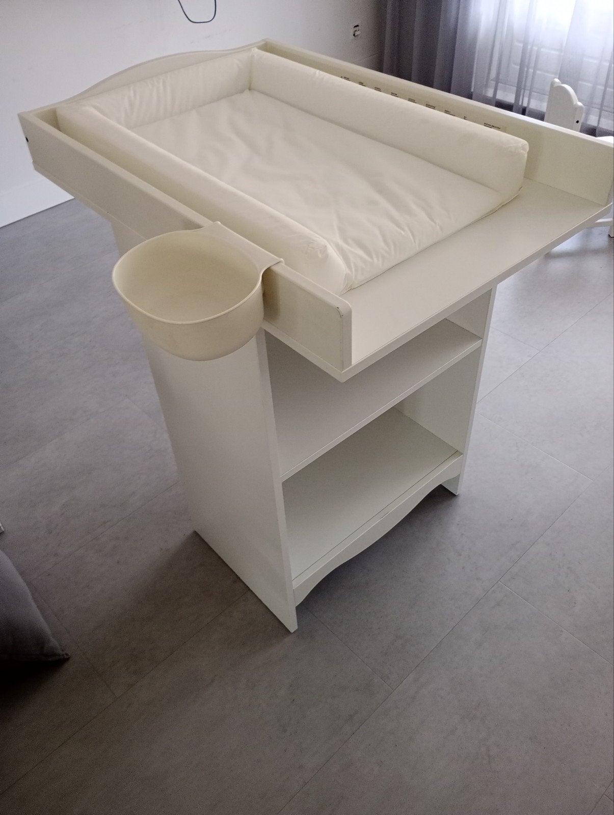IKEA Witte commode met opstaande rand en opbergruimte, Ophalen, Gebruikt, 50 tot 70 cm, 75 tot 100 cm