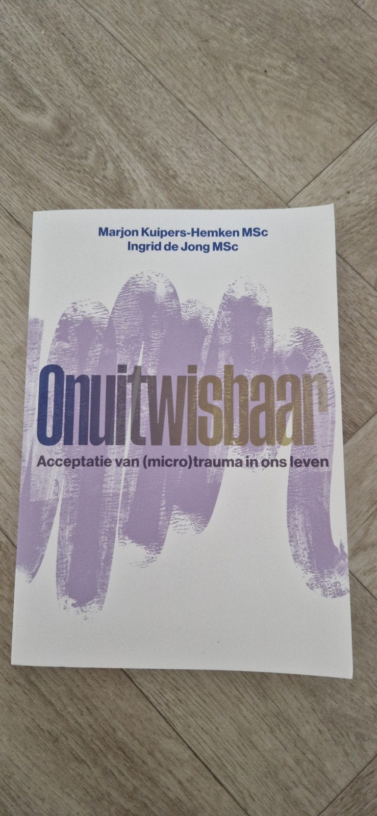 Onuitwisbaar: Acceptatie van (micro)trauma in ons leven, Boeken, Ophalen of Verzenden, Zo goed als nieuw, Marjon Kuipers-Hemken MSc, Ingrid de Jong MSc