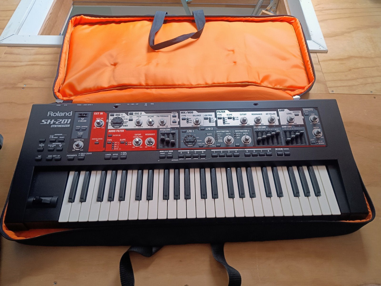 Roland SH-201 Synthesizer met tas en accessoires, Muziek en Instrumenten, Synthesizers, Ophalen of Verzenden, Zo goed als nieuw