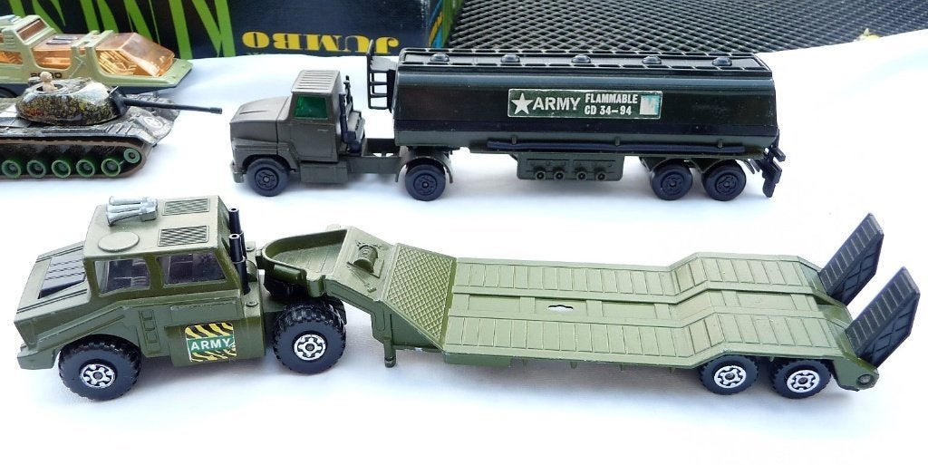 MATCHBOX BATTLEKING K106 AANHANGER 1974 EN TANK K102 VINTAGE, Verzenden, Zo goed als nieuw, Bus of Vrachtwagen, Matchbox