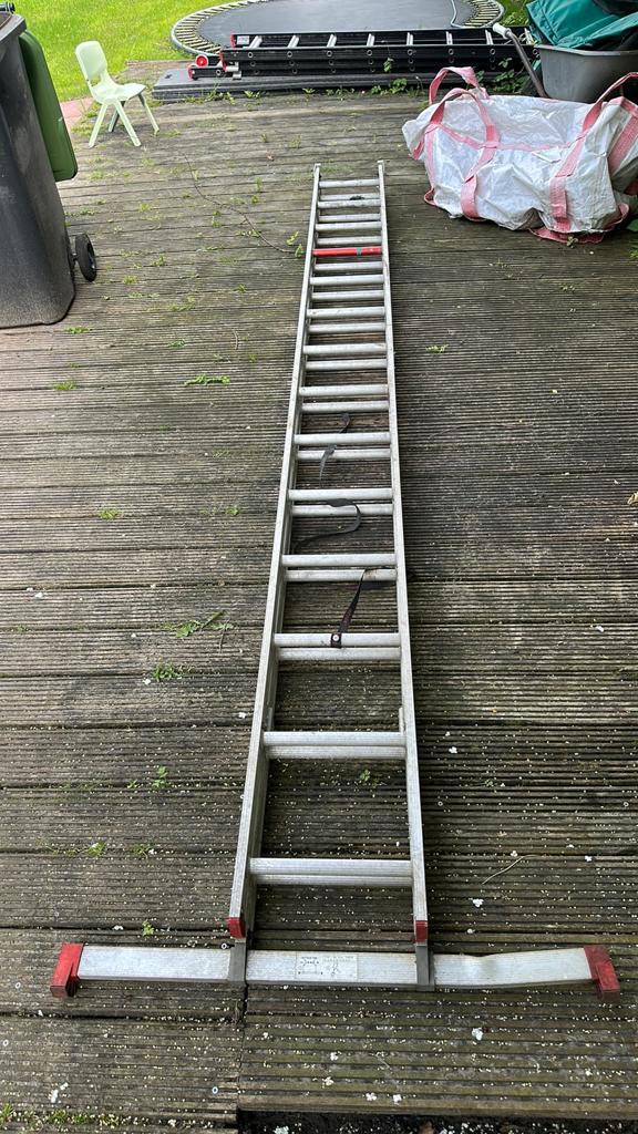 Altrex ladder – 2-delig uitschuifbaar – 2x14 treden, Doe-het-zelf en Verbouw, Ladders en Trappen, Ophalen, Gebruikt, Ladder, Opvouwbaar of Inschuifbaar