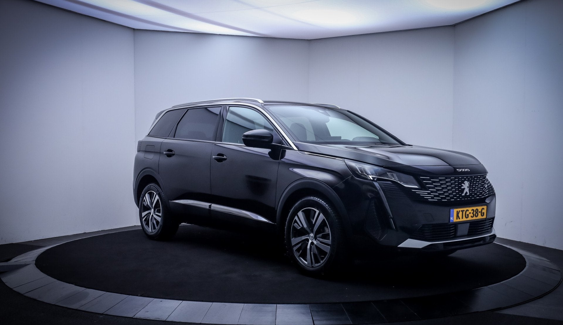 Peugeot 5008 1.2T Aut. 7P ALLURE Pack FULL LED | 360 CAM | C, 15 km/l, Gebruikt, Zwart, 1199 cc