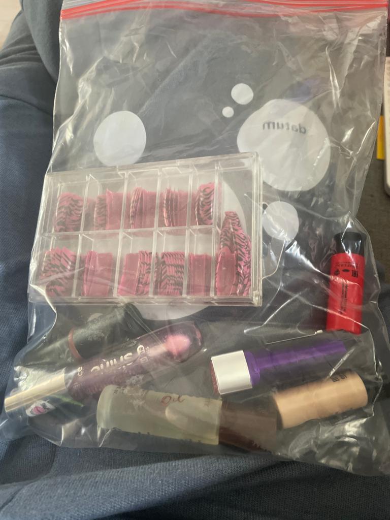 Make-up en nagelset: lippenstift, lipgloss, nepnagels, Ophalen, Gebruikt, Lippen, Make-up