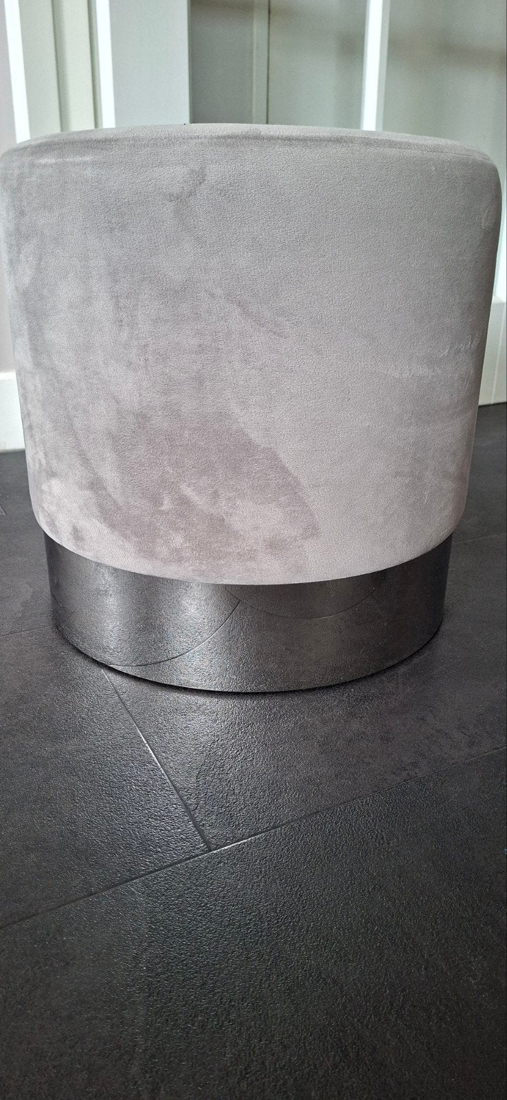 Ronde fluwelen poef - lichtgrijs - 37 x 37 cm, Ophalen of Verzenden, Rond, Minder dan 50 cm, Minder dan 50 cm