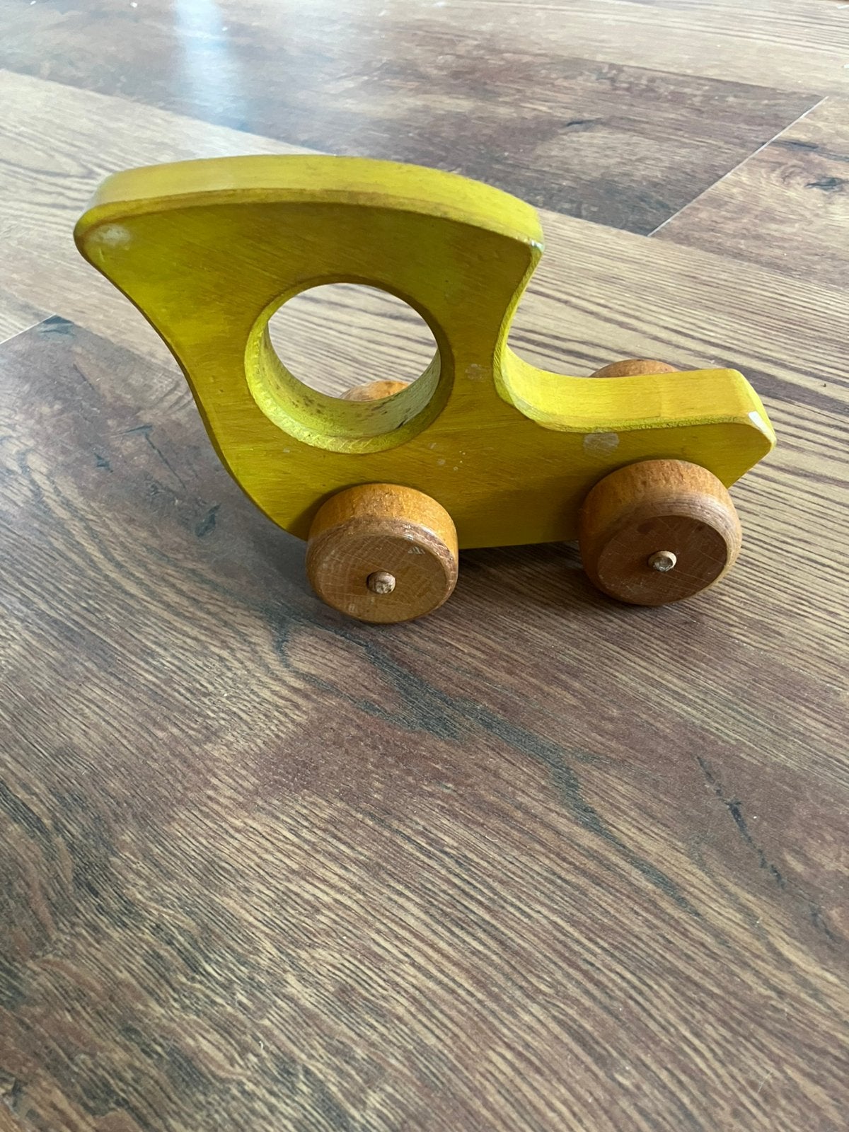 Antroposofische auto hout massief 12 cm hoog, Ophalen of Verzenden, Zo goed als nieuw