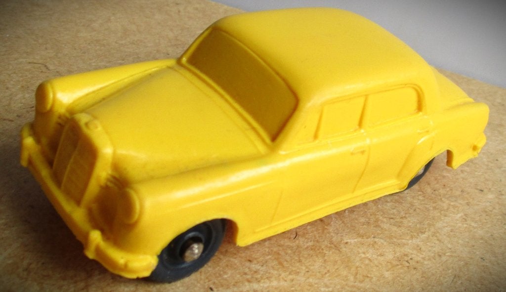 Tomte Laerdal Mercedes-Benz 180 Sedan~Geel Mercedes, Antiek en Kunst, Antiek | Speelgoed, Ophalen of Verzenden