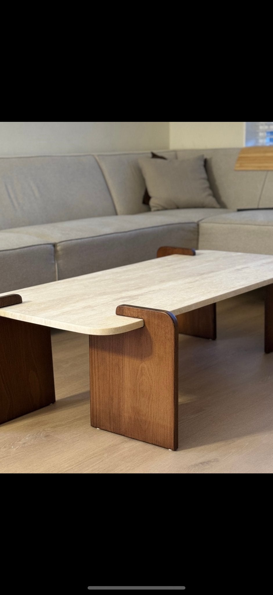 Elegante Travertin Salontafel met Houten Onderstel, Ophalen, Overige materialen, Gebruikt, 100 tot 150 cm