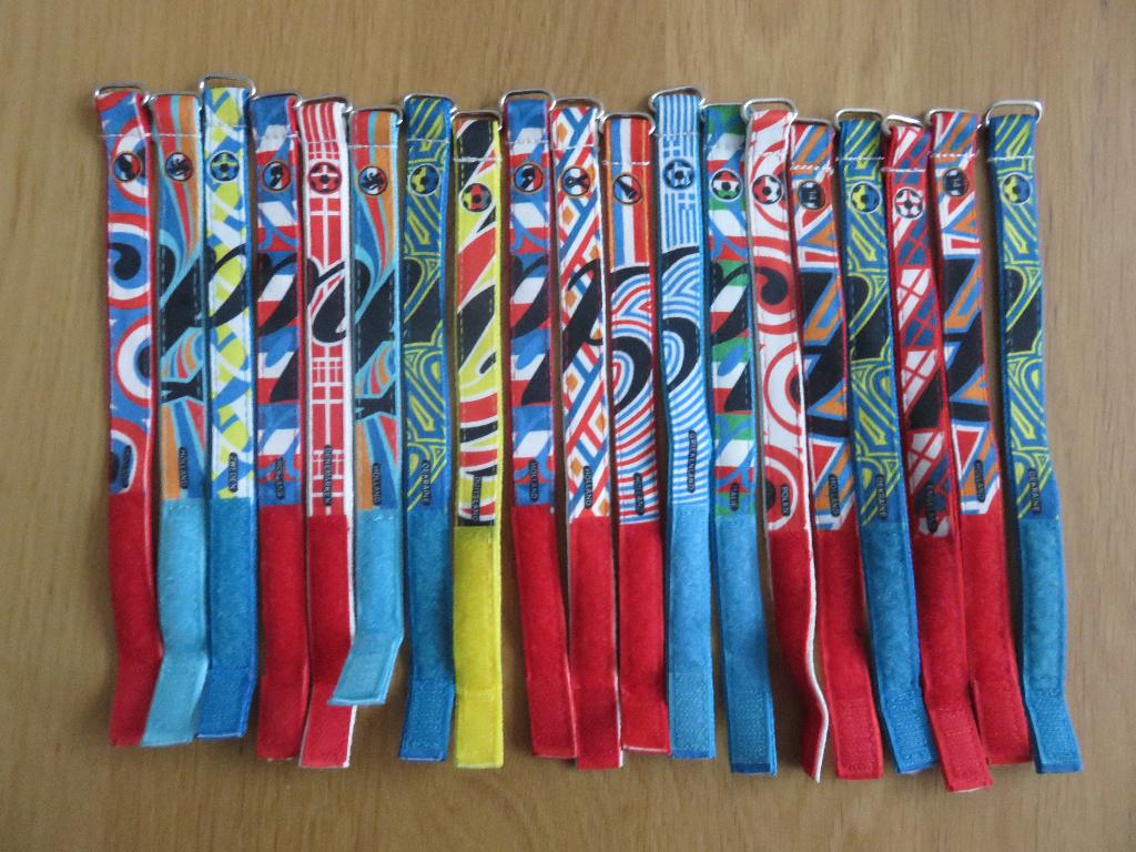 19 WK Voetbal, polsbandjes nieuw!, Ophalen of Verzenden, Nieuw, Buitenlandse clubs, Overige typen