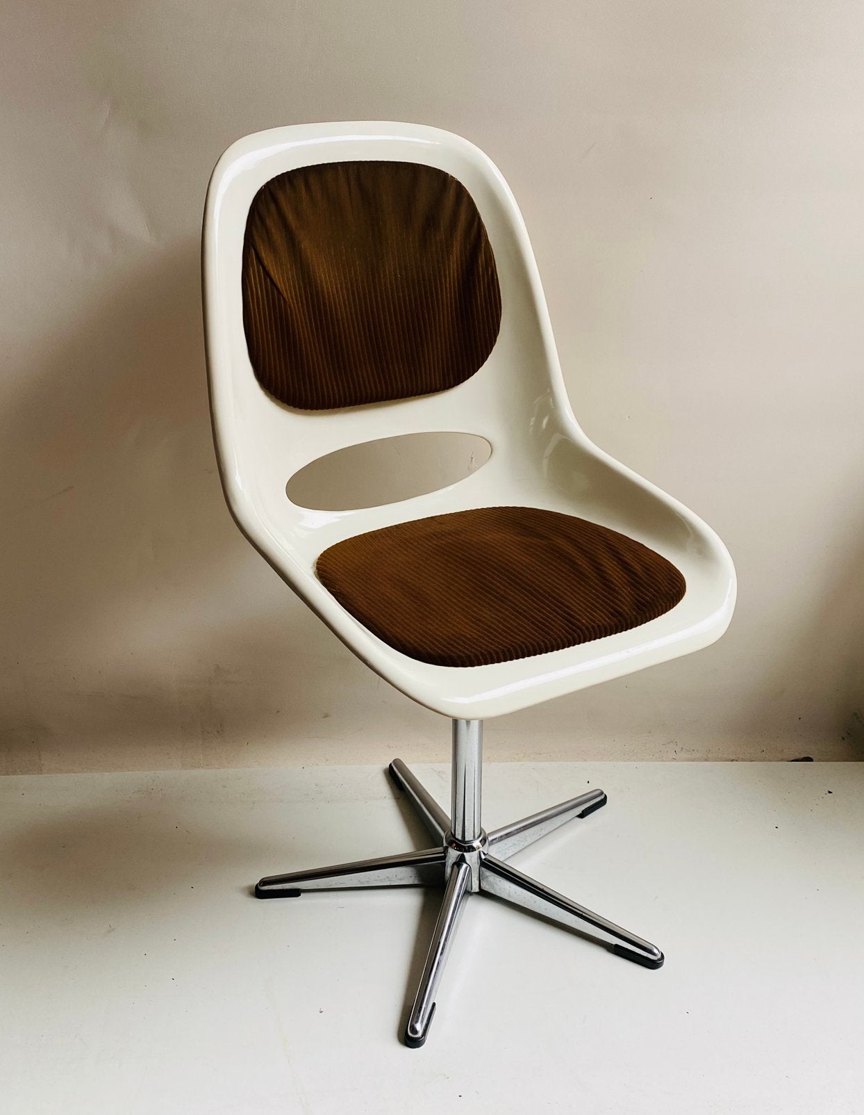 Space Age kuipstoel van Lockhausen , 2 in voorraad, Ophalen, Kunststof, Gebruikt, Wit