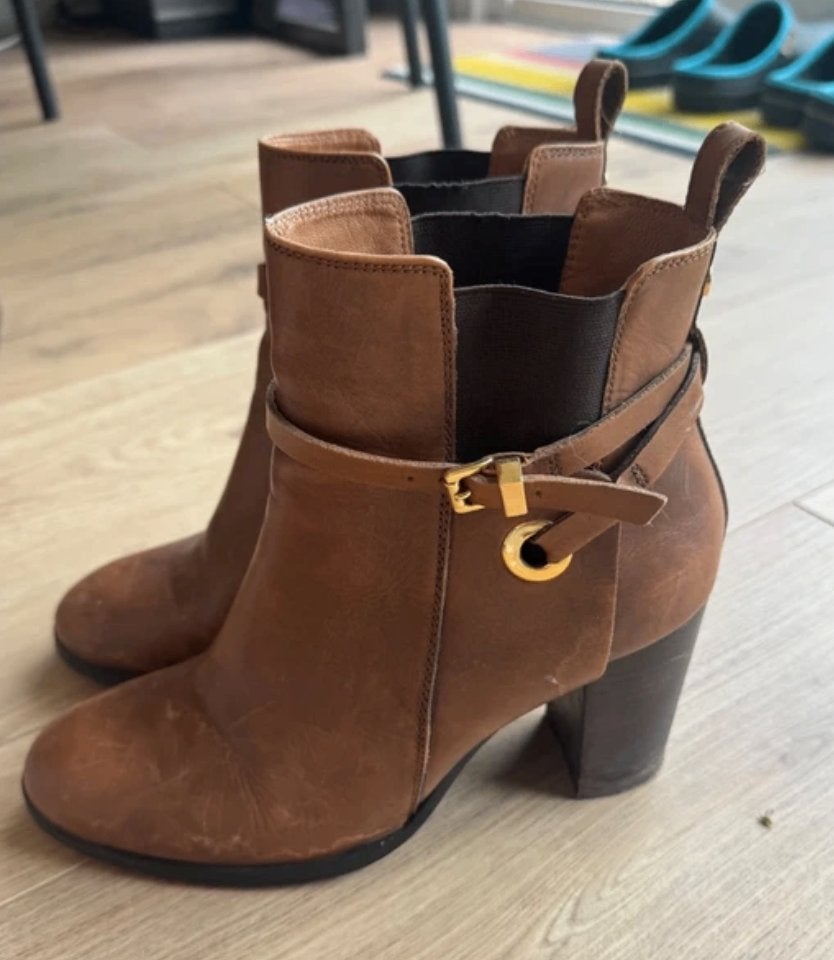 Kurt Geiger Carvela lady boots size 40, Kleding | Dames, Bruin, Lage of Enkellaarzen, Ophalen of Verzenden, Zo goed als nieuw