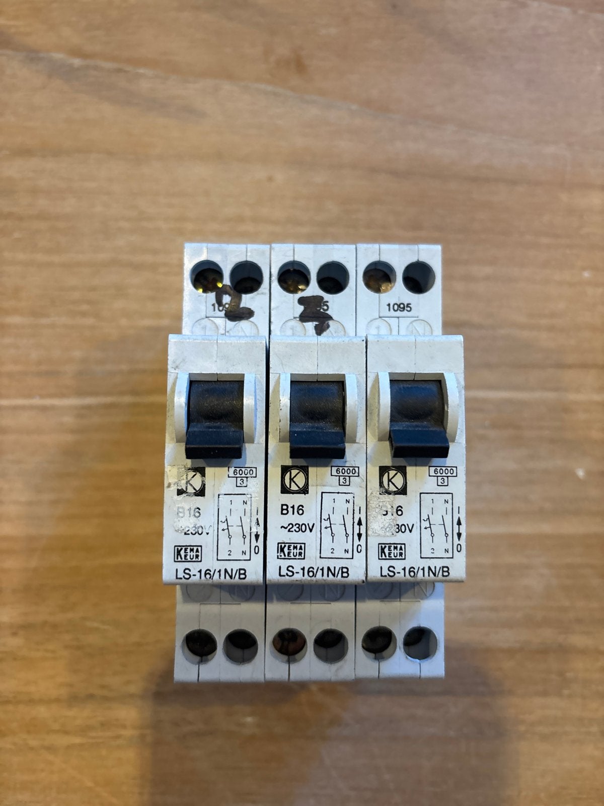 Set van 3 KEMA Keur LS-16/1N/B B16 230V zekeringen, Ophalen of Verzenden, Gebruikt, Overige typen