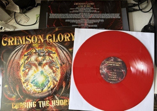 Crimson Glory - Chasing the Hydra lp, red vinyl, gesigneerd, Progressive metal, LP, Beschermende buitenhoes, Ophalen of Verzenden