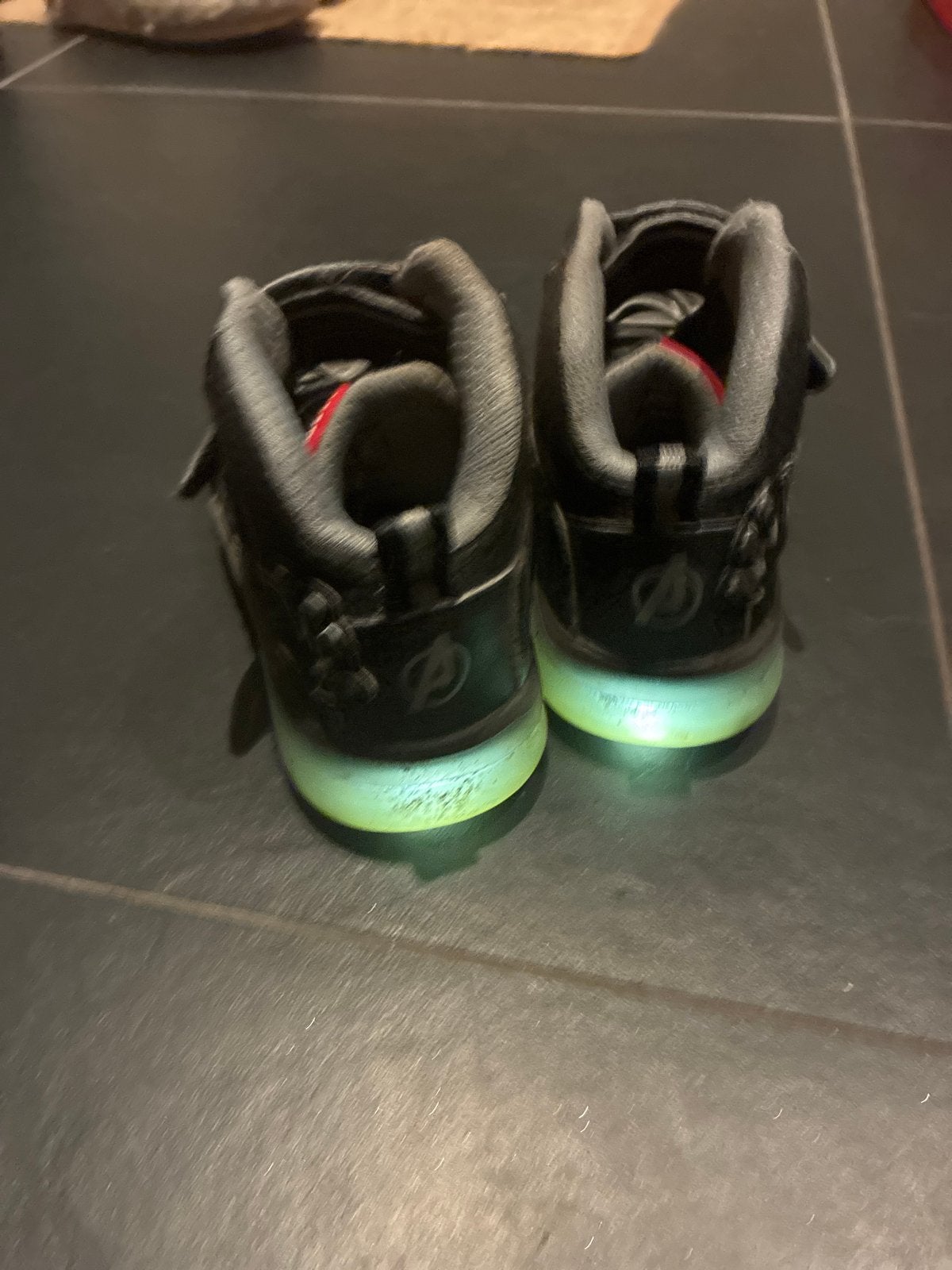 Geox Marvel Black Panther schoenen met lichtjes maat 31, Ophalen of Verzenden, Gebruikt, Jongen, Schoenen