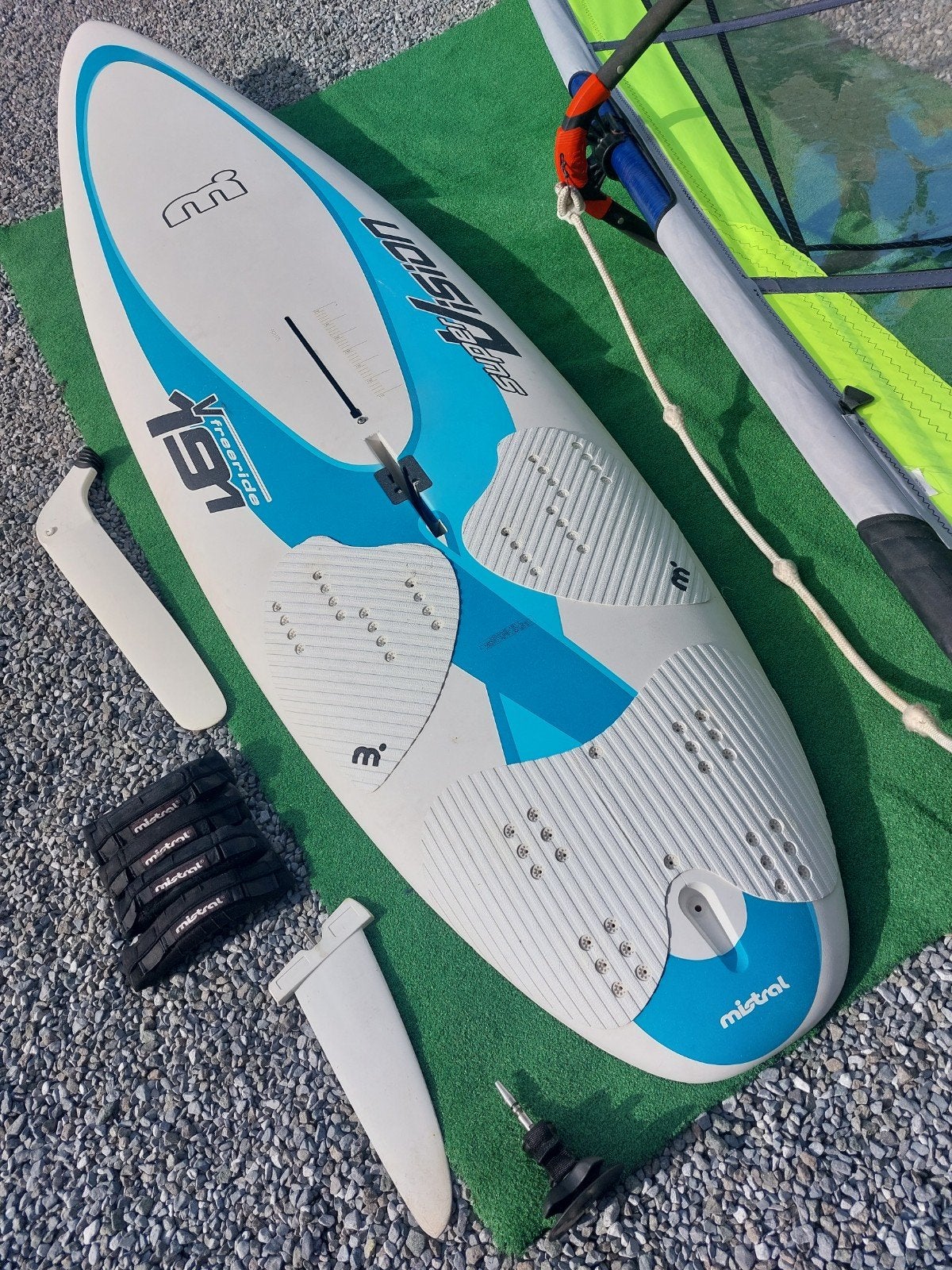 Beginners surfplank met zwaard 191 liter Mistral SuperVision, Watersport en Boten, Ophalen, Gebruikt, 5 tot 6.5 m², Met mast