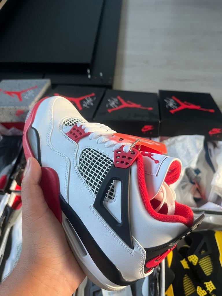 Jordan 4 Fire Red Maat 41, Overige kleuren, Nieuw, Ophalen of Verzenden, Sneakers of Gympen