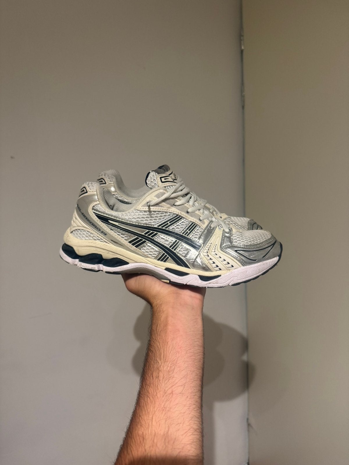 Asics gel Kayano 14 Maat 42, Ophalen, Zo goed als nieuw, Wit