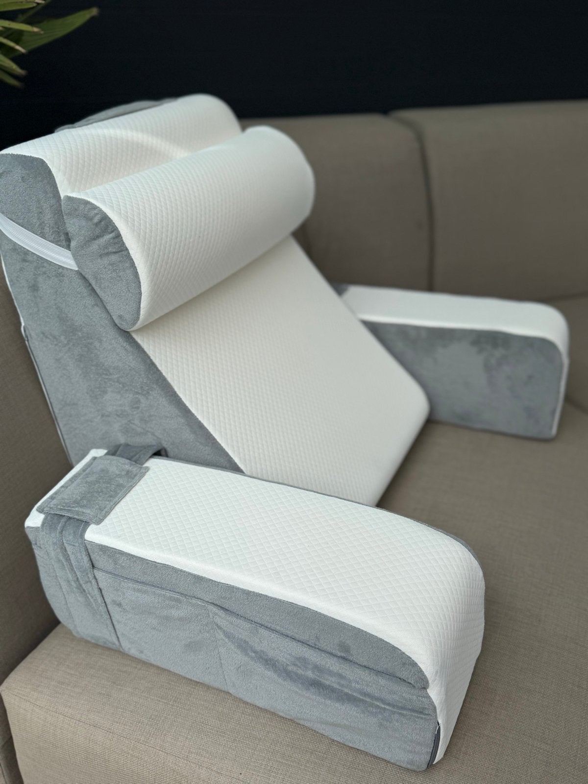 Leeskussen voor bed en bank wit/grijs design - niet gebruikt, Ophalen of Verzenden, Zo goed als nieuw, Modern, Grijs