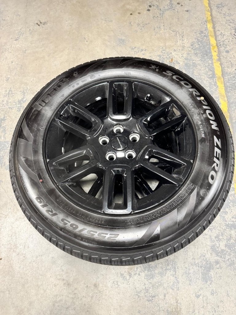 New Defender velgen set 19 inch. Inclusief banden., Auto-onderdelen, Banden en Velgen, 255 mm, Banden en Velgen, Nieuw, All Season