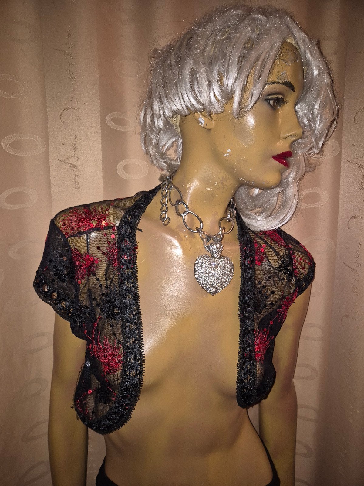 Zwart kanten bolero met rode en zwarte pailletten, Maat 38/40 (M), Zwart, Ophalen of Verzenden, Korte mouw