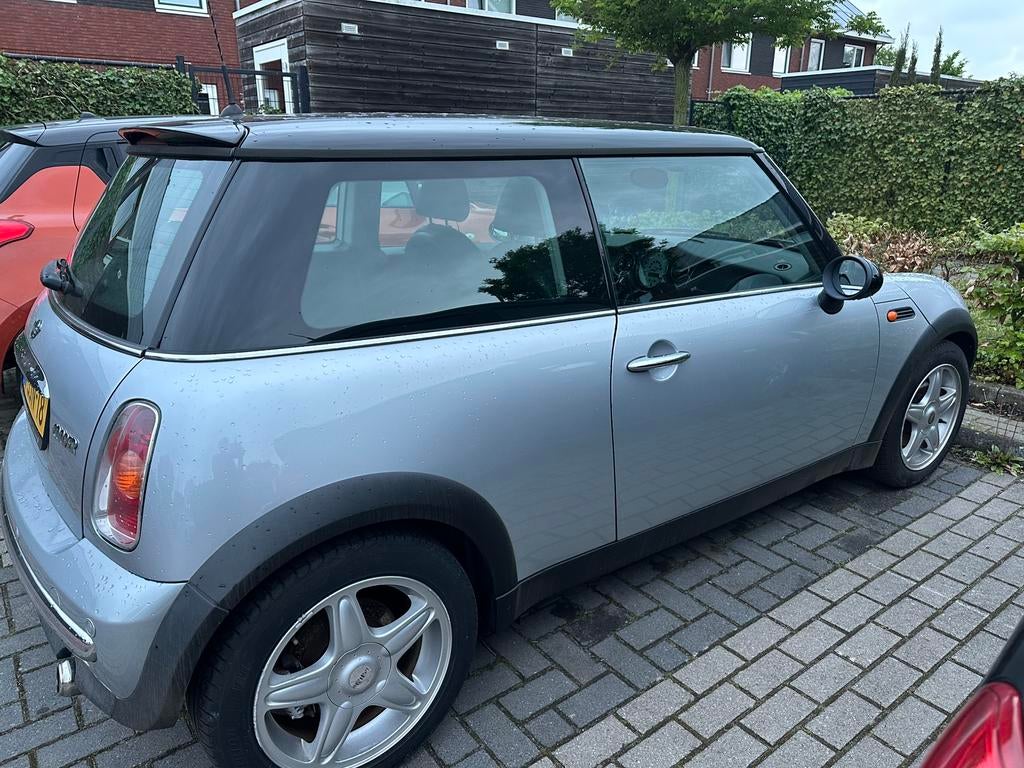 Mini 1.6 16V Cooper Chilly 2004 Grijs, Auto's, Mini, Voorwielaandrijving, 15 km/l, 4 cilinders, 4 stoelen