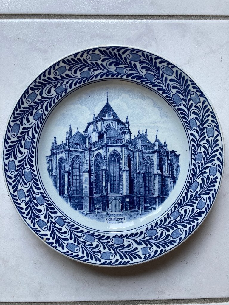 Wandbord P.Regout , Groote kerk Dordrecht 21 cm ,, Ophalen of Verzenden