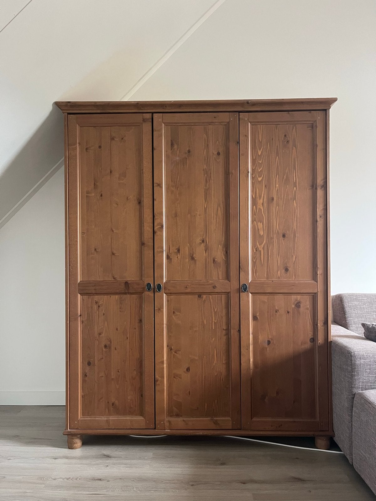 IKEA Leksvik 3-deurs kledingkast – massief grenen, Ophalen, Gebruikt, 100 tot 150 cm, 150 tot 200 cm