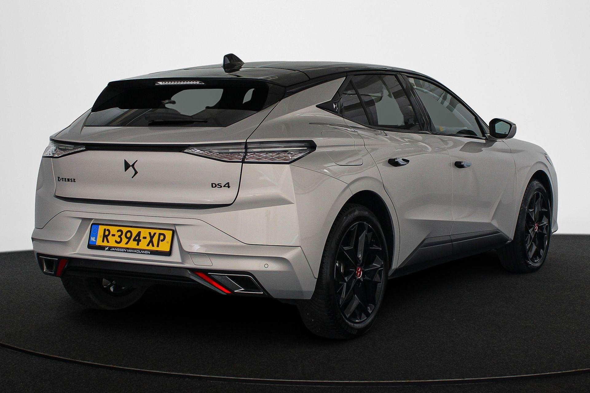 DS 4 E-Tense Performance Line Navigatie Apple CarPlay 19" LM, Gebruikt, 4 cilinders, https://media-marktplaats.export.dv.nl/23494824079/document-1.pdf