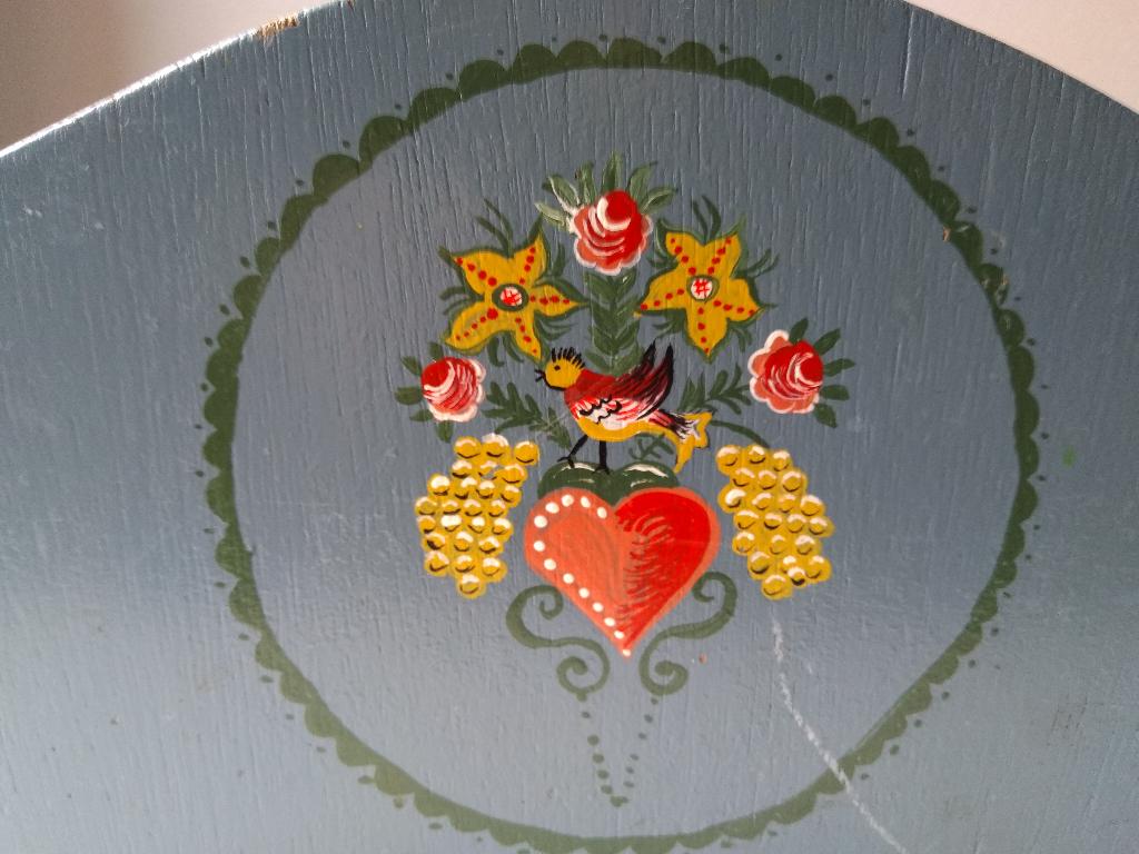 oud poppenledikant met decor van bloemen, vogeltje, hartje, Kinderen en Baby's, Speelgoed | Poppen, Ophalen of Verzenden, Gebruikt