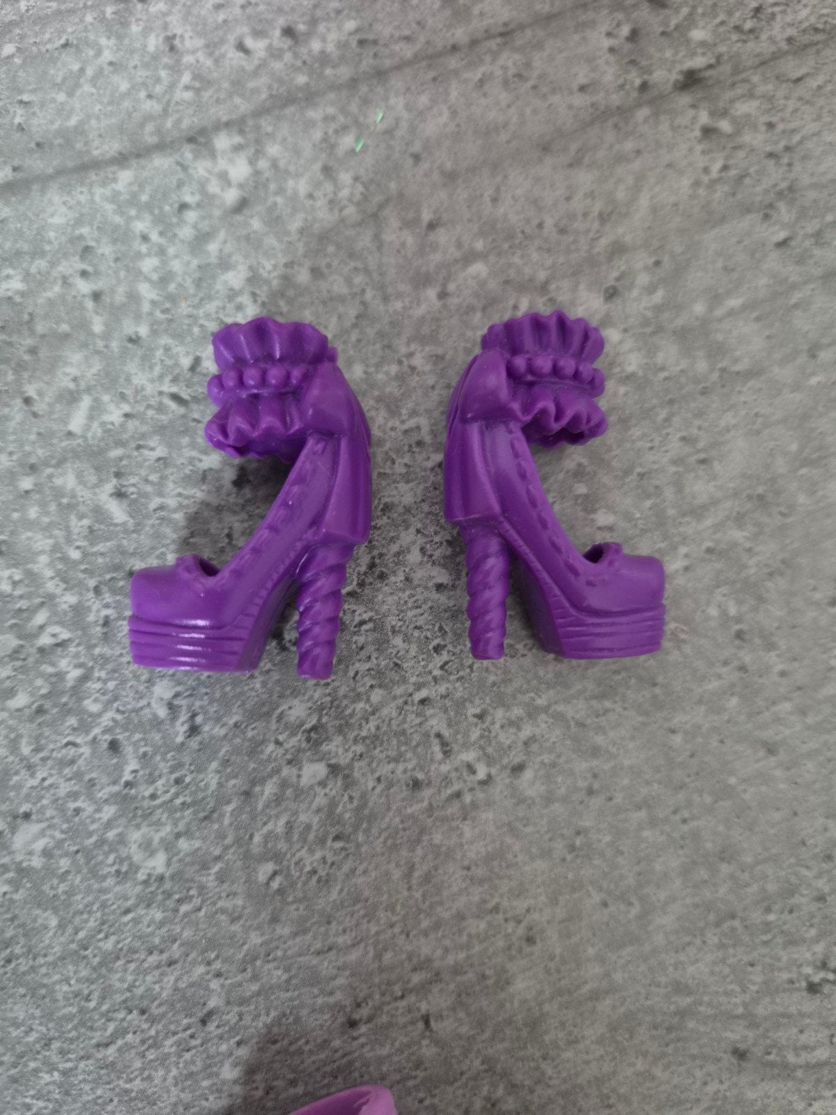 Hakken Barbie - Paarse schoenen voor Barbiepop, Ophalen of Verzenden, Gebruikt, Barbie