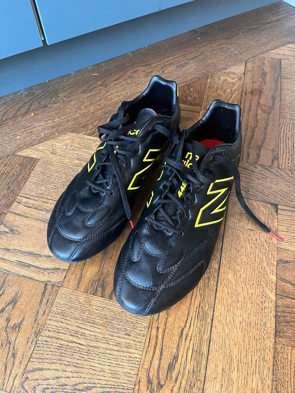 New Balance 442 Pro FG V3 voetbalschoenen als nieuw., Maat XS of kleiner, Ophalen of Verzenden, Zo goed als nieuw, Schoenen